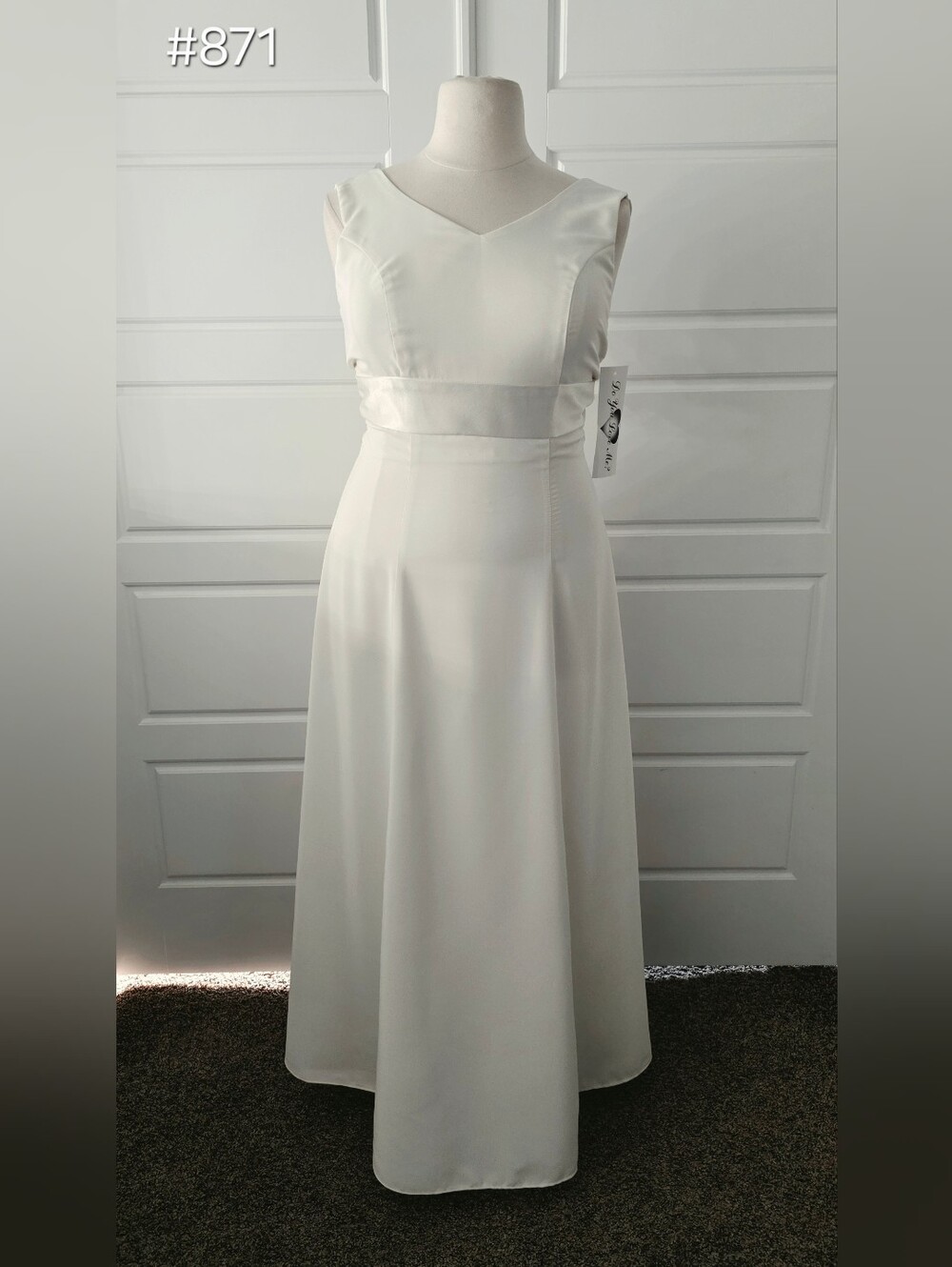 Simple Ivory Sleeveless V-Neck A-line Formal Dress
